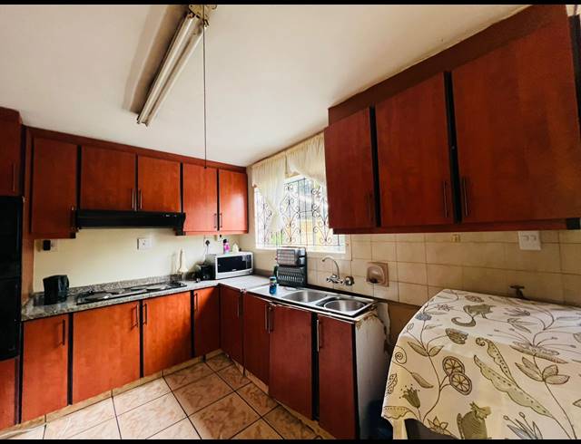 3 BEDROOM SEMI DETACHED FOR SALE IN NEWLANDS EAST